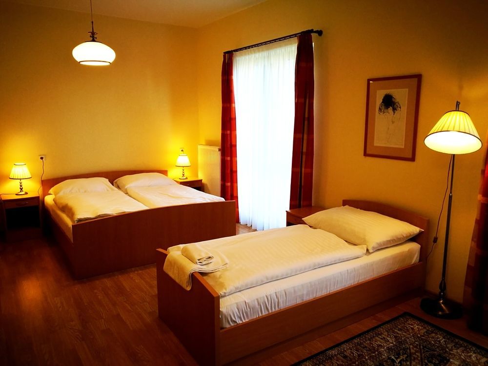 Hotel Pavilon à Říčany Extérieur photo