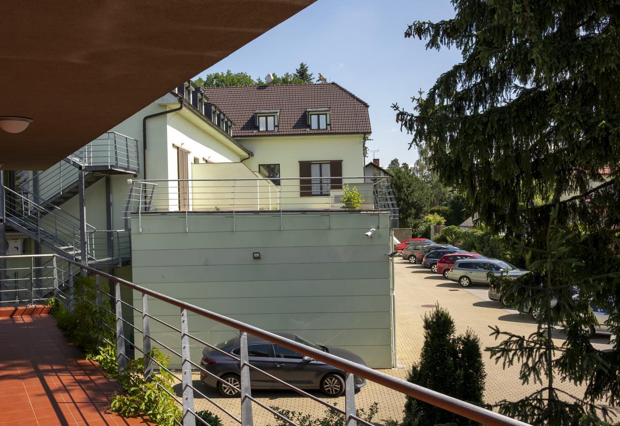 Hotel Pavilon à Říčany Extérieur photo