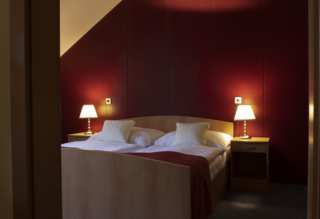 Hotel Pavilon à Říčany Extérieur photo