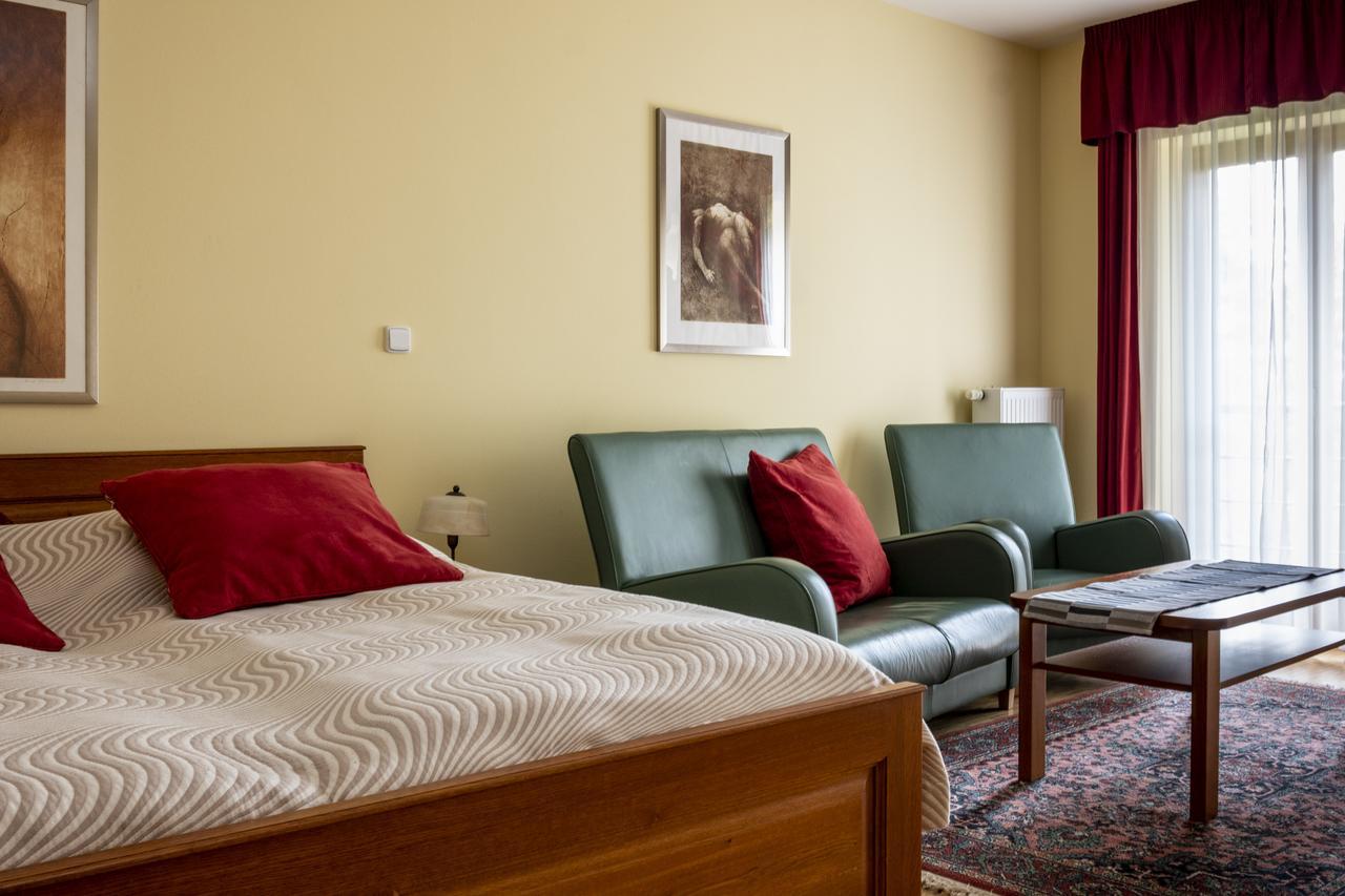 Hotel Pavilon à Říčany Extérieur photo