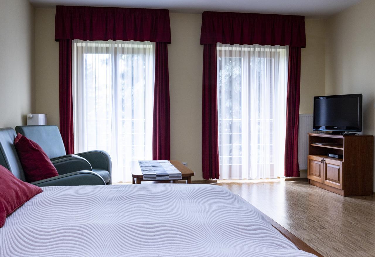 Hotel Pavilon à Říčany Extérieur photo