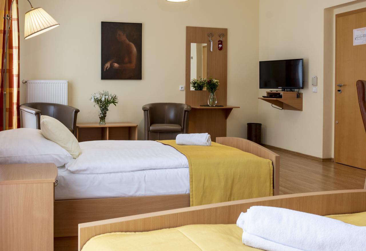 Hotel Pavilon à Říčany Extérieur photo