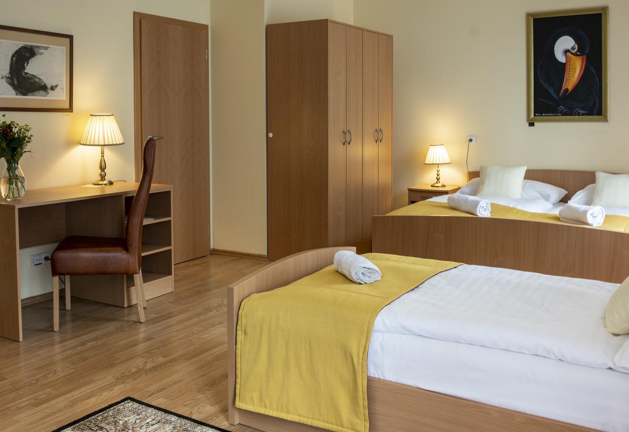 Hotel Pavilon à Říčany Extérieur photo