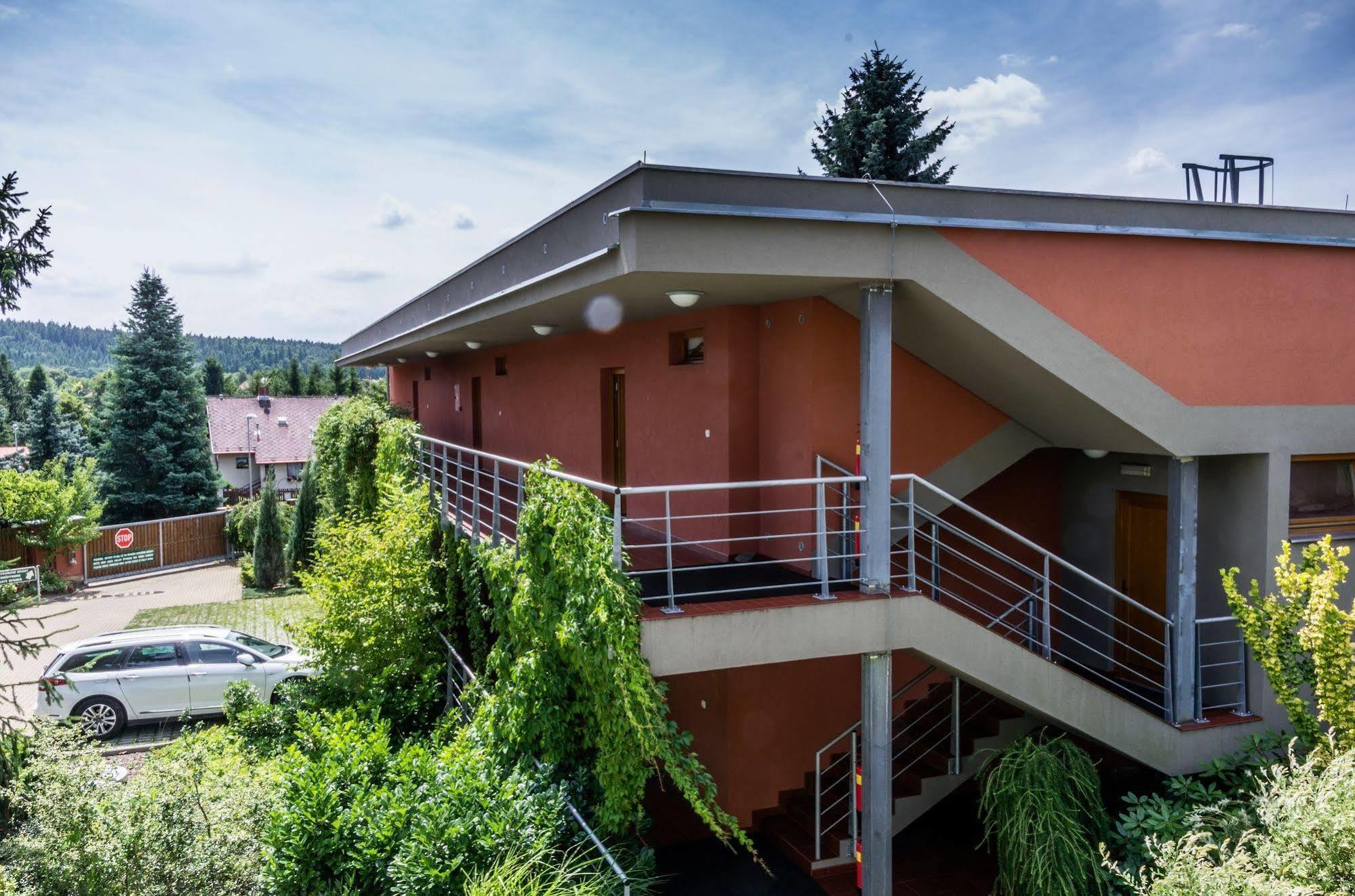 Hotel Pavilon à Říčany Extérieur photo