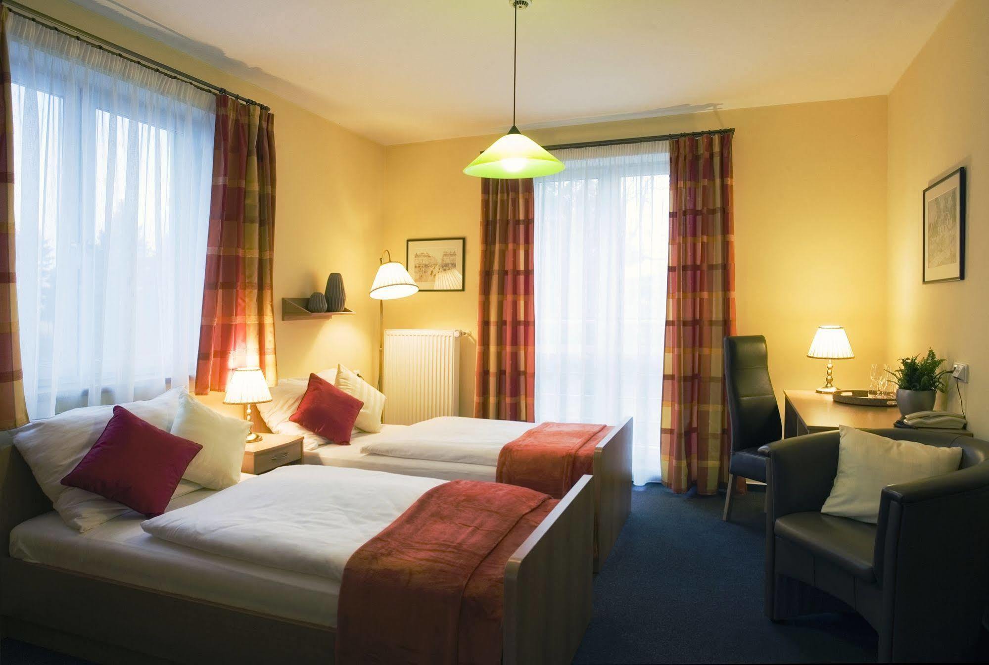 Hotel Pavilon à Říčany Extérieur photo