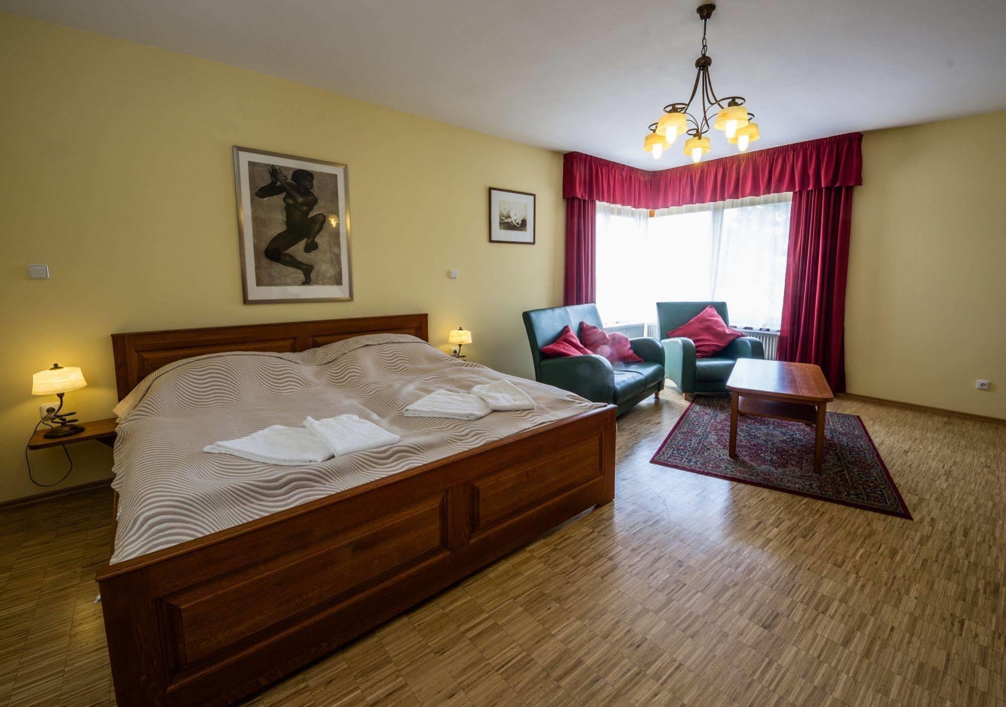 Hotel Pavilon à Říčany Extérieur photo