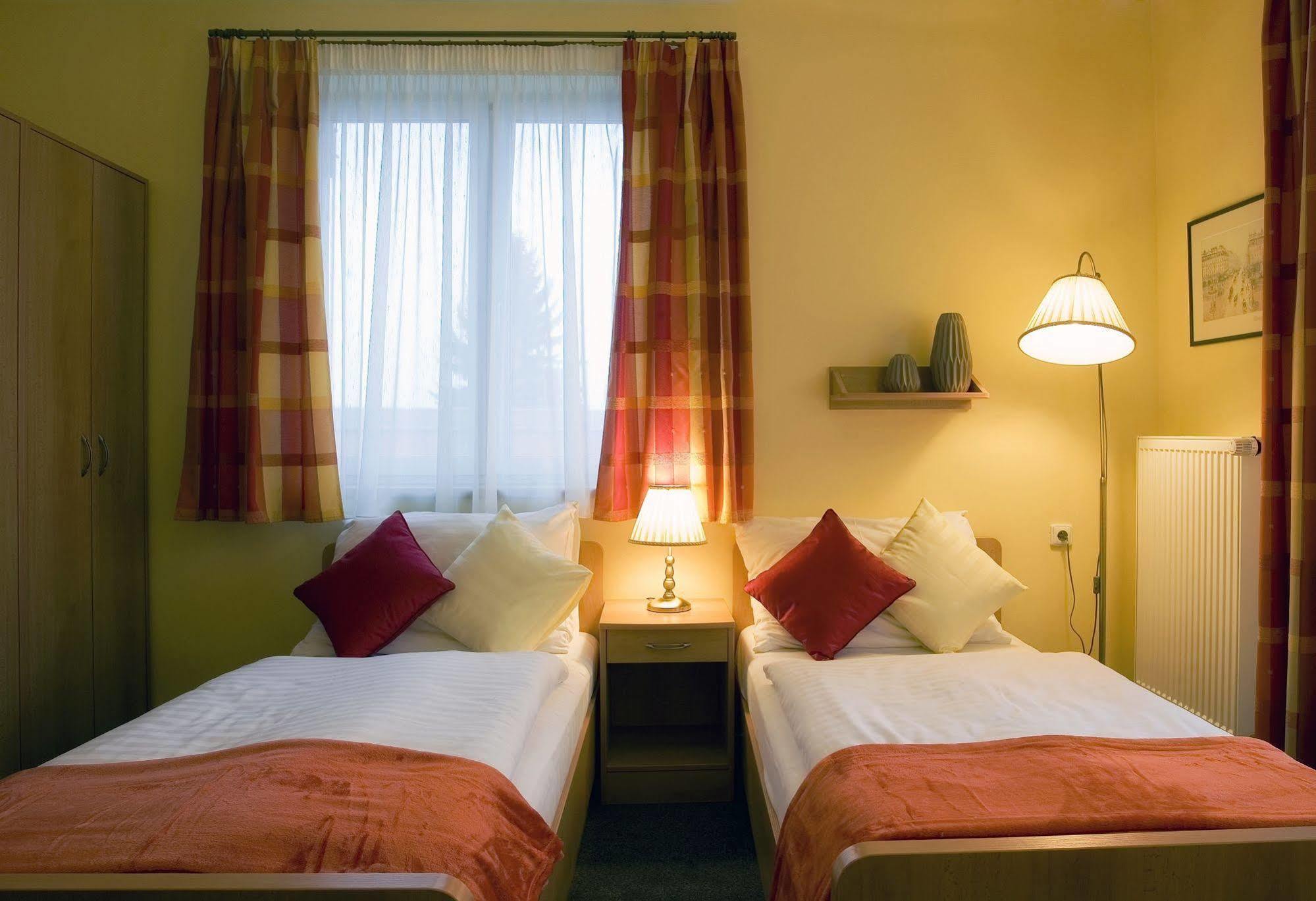 Hotel Pavilon à Říčany Extérieur photo