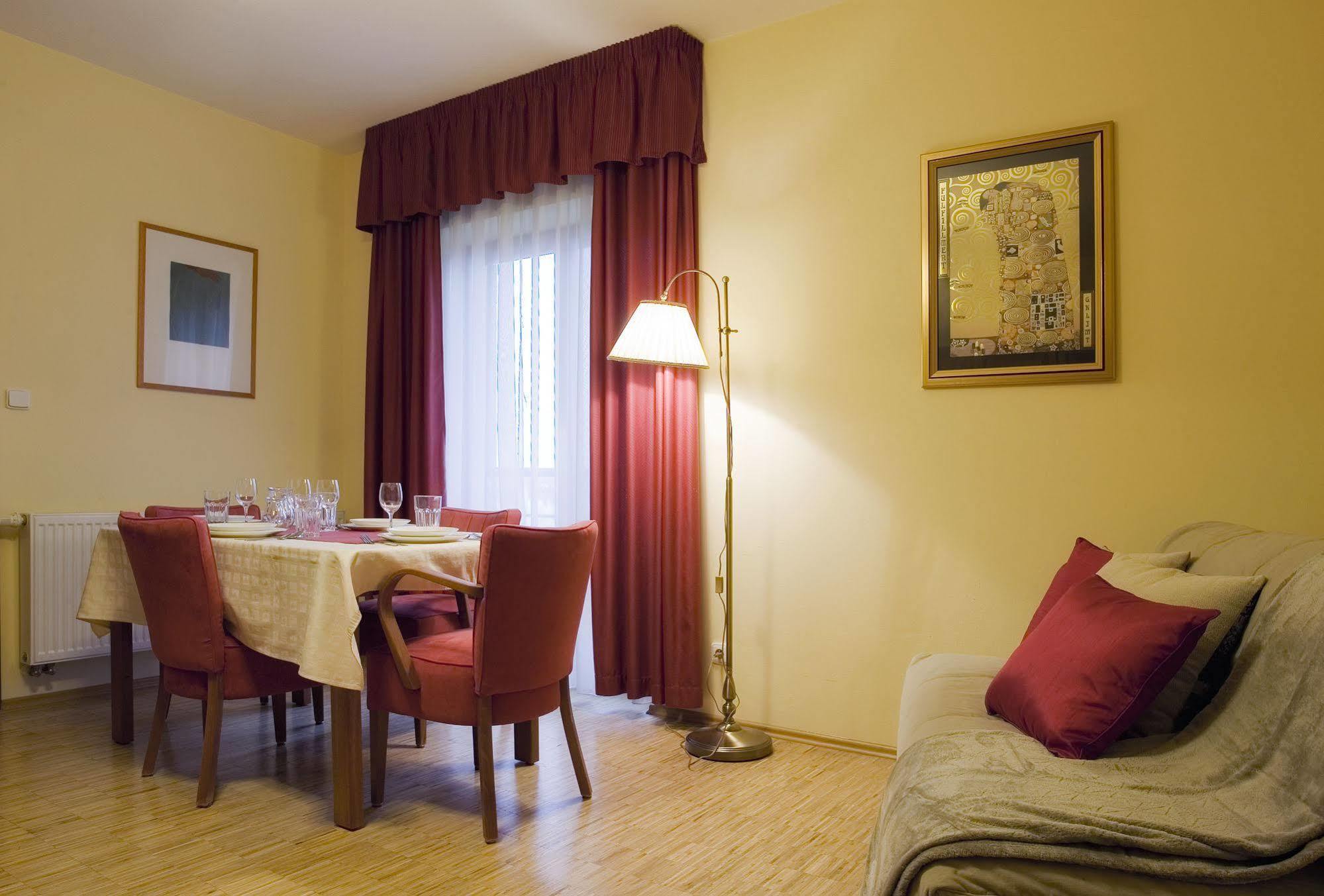 Hotel Pavilon à Říčany Extérieur photo