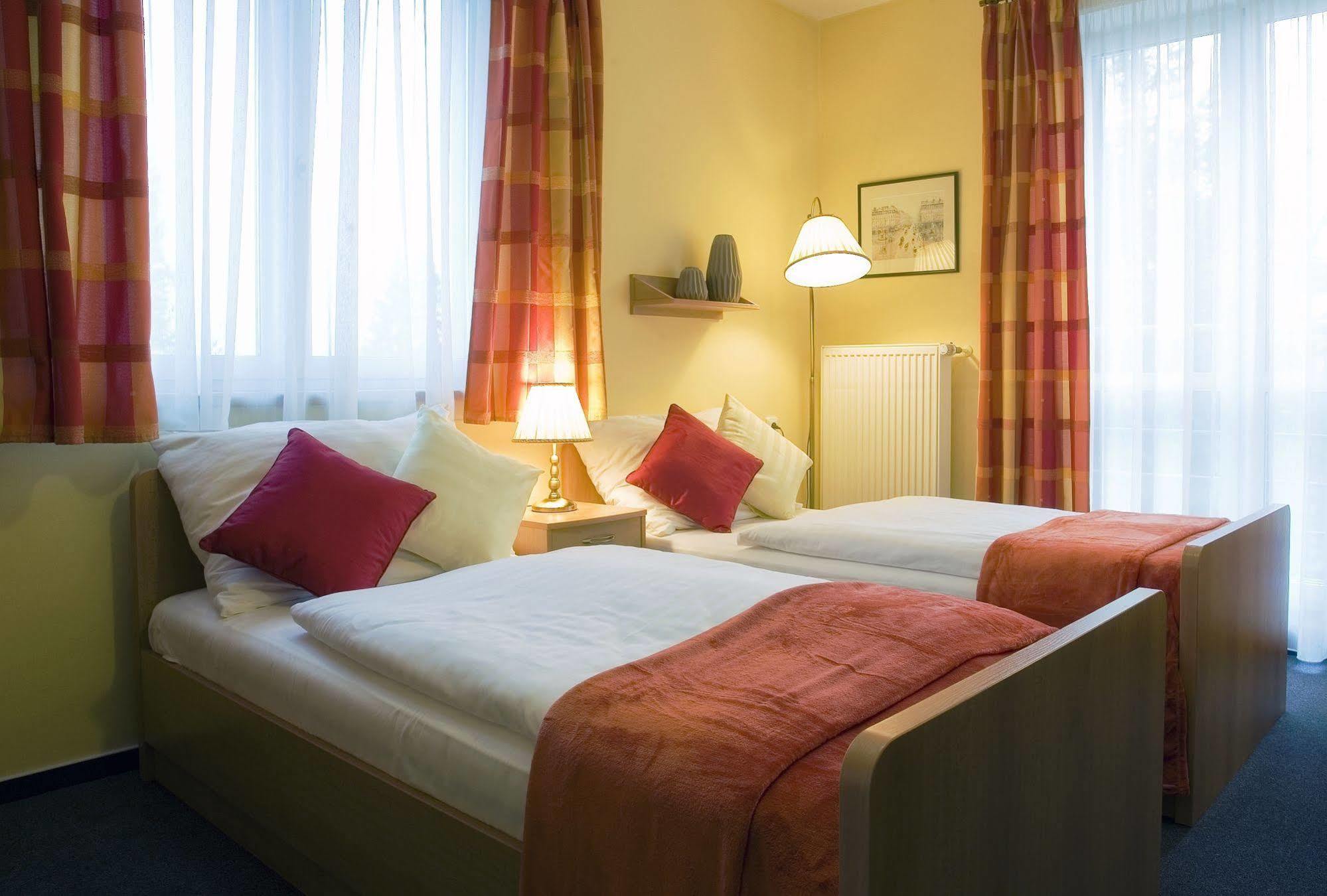 Hotel Pavilon à Říčany Extérieur photo