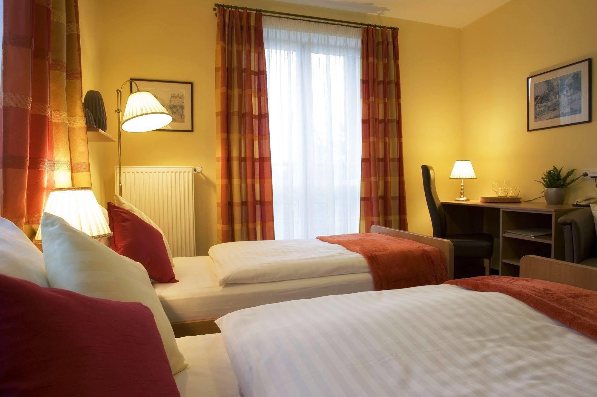 Hotel Pavilon à Říčany Extérieur photo