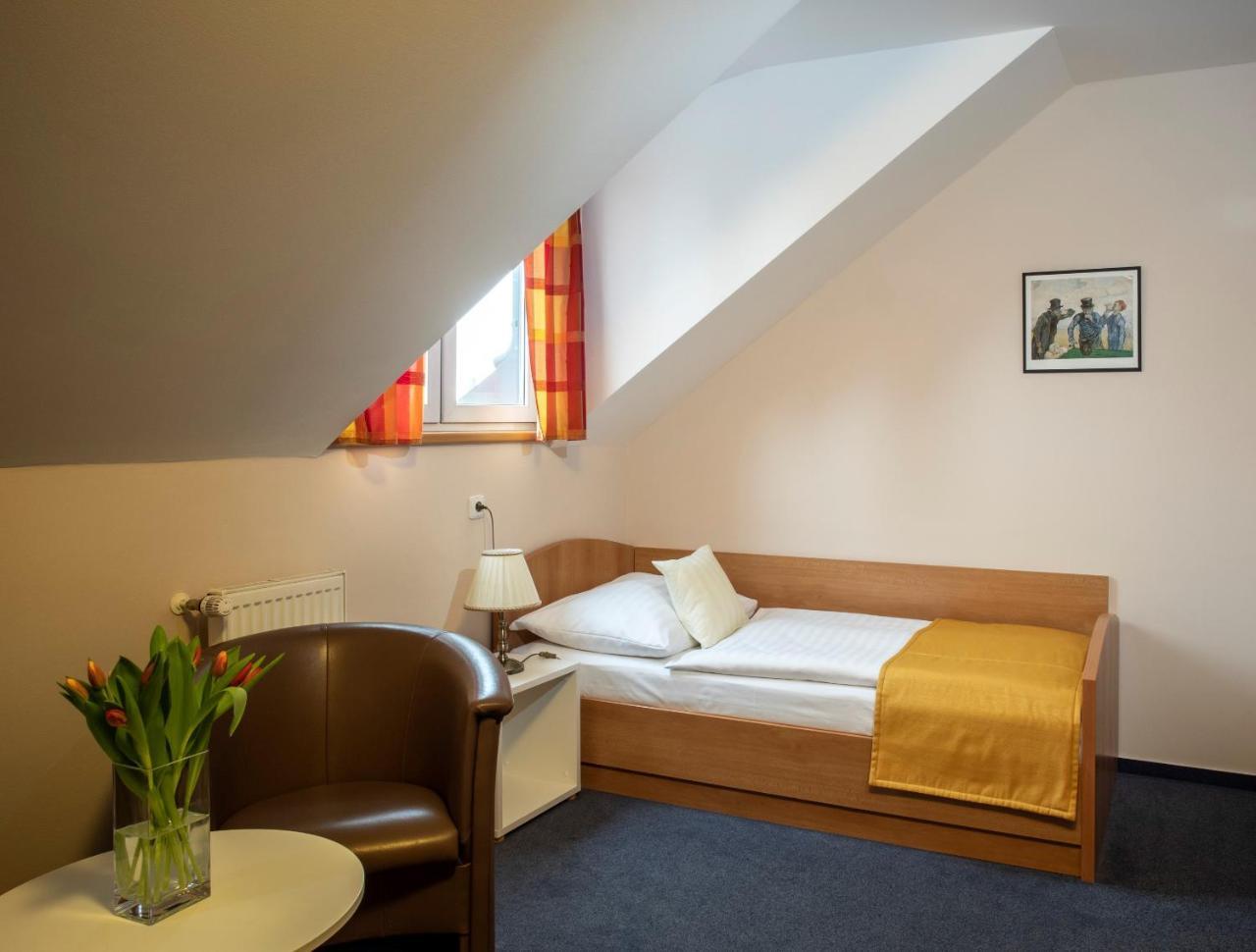 Hotel Pavilon à Říčany Extérieur photo